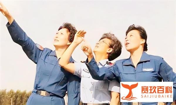 故事她是空军首位女师长，18岁入伍，53岁升少将，现东部战区服役