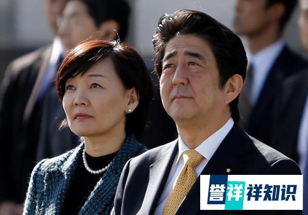 安倍晋三的妻子已抵达奈良，并动身前往医院！