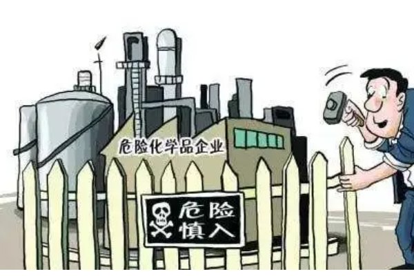 老太误将502胶当滴耳液滴满耳道,家中危险物品该如何妥善保管?