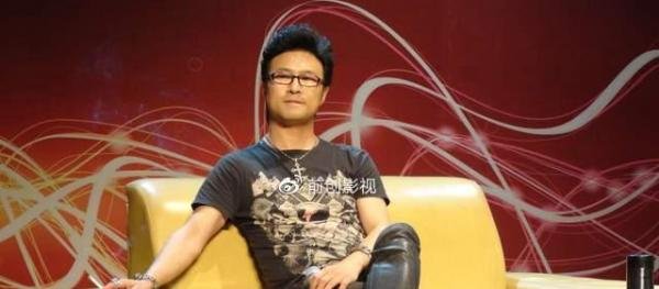 汪峰发了个锤子 全体起立 汪峰定律永不倒!