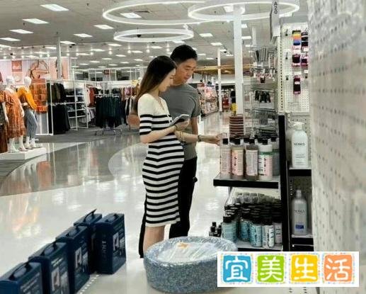 强大男人的背后一定有一个宽容、支持和陪伴的女人，刘强东向妻子致歉