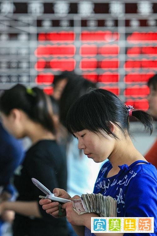储蓄率创近年新高 中国年轻人偏爱“无痛攒钱”