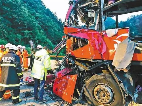 安徽潜山致8死车祸事故的原因查明了，究竟该谁为此次事故负责？