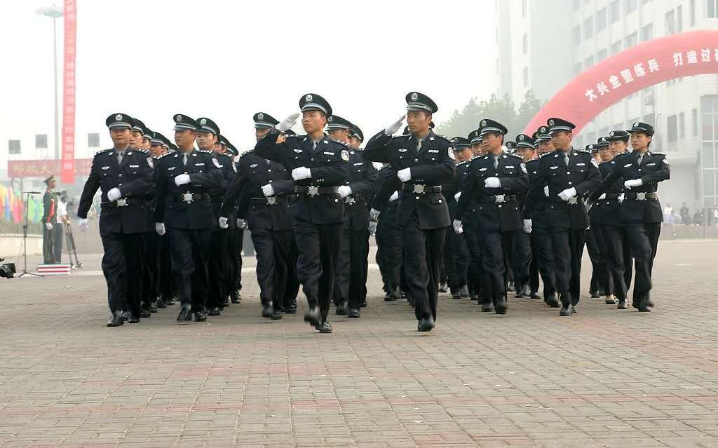 甘肃52岁民警因公牺牲，该民警生前受过哪些嘉奖？