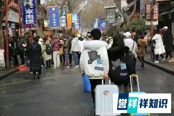 多所高校提前放寒假，遭网友质疑，是逃避责任还是为大学生着想?