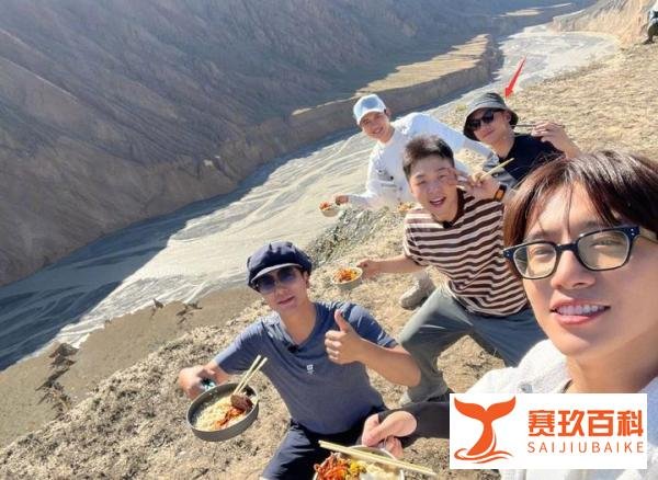 曝演员郑恺嫖娼被抓，老婆苗苗正在公关，本人火速晒照辟谣
