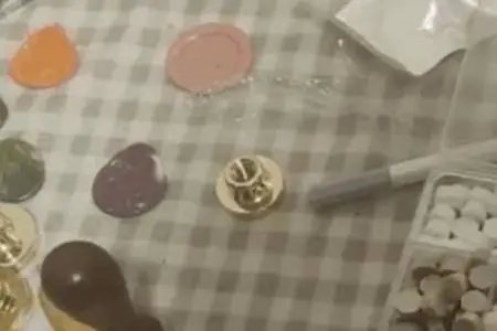 浙江一男生捣鼓火漆蜡粒被父亲举报，其父亲为何这么做？