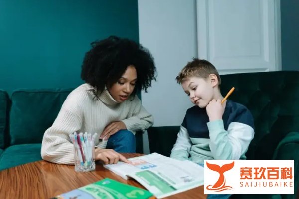 清华毕业生应聘“保姆”引热议!高学历从事家政行业是人才浪费吗?