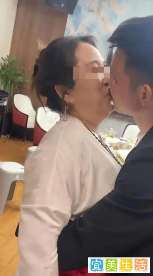 25岁男子办完婚礼发现女友50岁崩溃了:她儿子比我还大