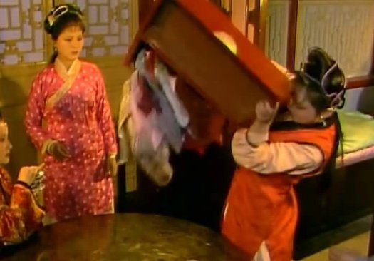 《甄嬛传》晴雯为什么撵出去就死了?