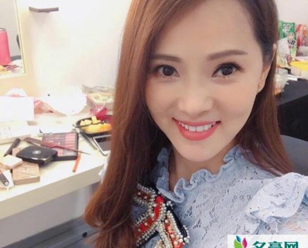 伊能静儿子求学 哈利独自离国求学伊能静忍痛不舍