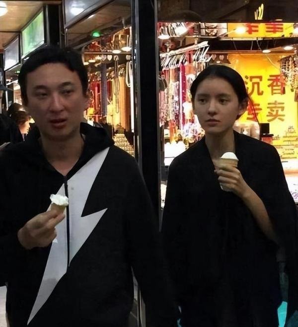 于正疑似谈“李易峰嫖娼”事件，王思聪前女友张予曦也来“吃瓜”
