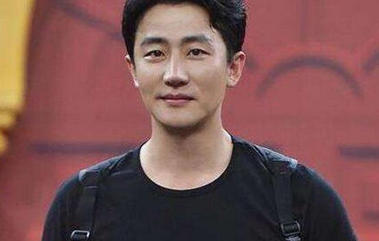 黄轩的素人女友亮相,你觉得她长相如何?