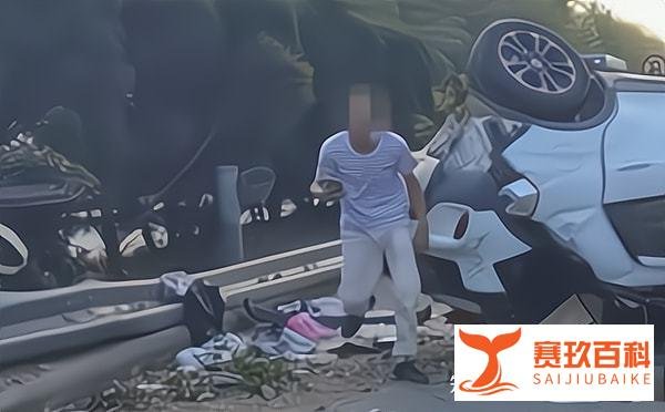 痛心！司机强行超车致妻子死亡后，后悔跺脚痛哭