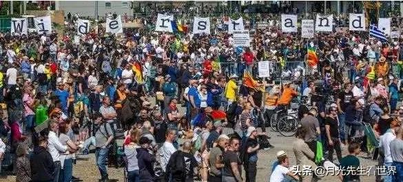 美国疫情死亡人数破10万,特朗普却在打高尔夫,他是在庆祝吗?