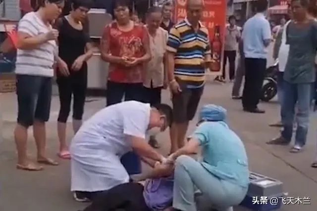 牵狗少女回应“逃跑”:不知道是狗绳绊倒了老人,她的话可信吗?
