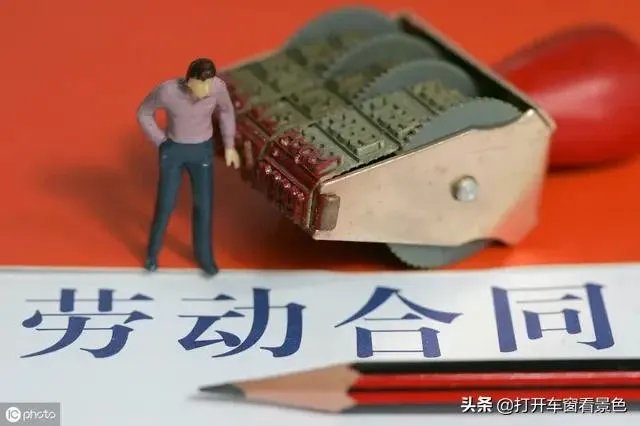 周六周日算正常上班,想休息得请假,这合理吗?