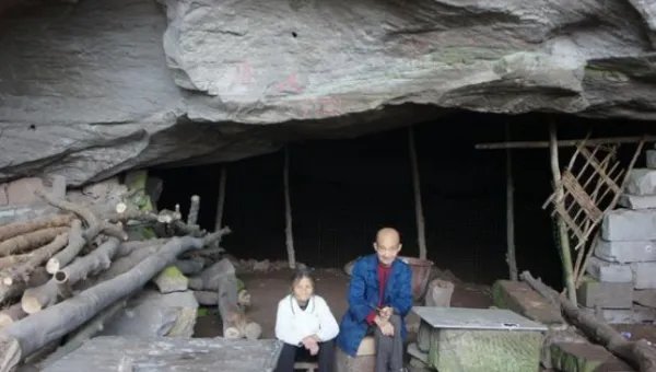 四川夫妻住岩洞生活约60年,在岩洞生活有何利弊?