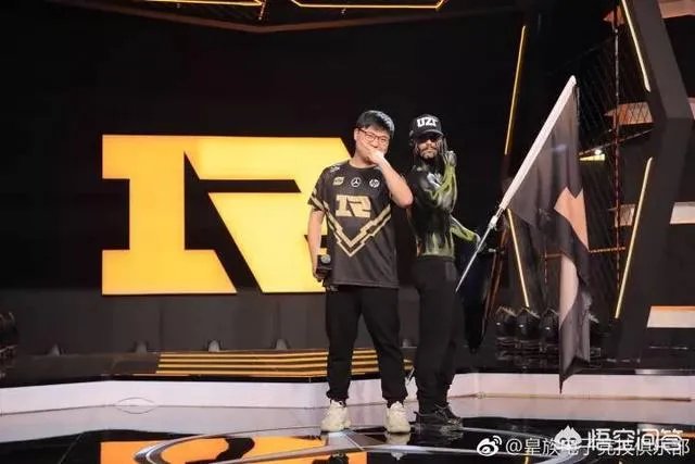 RNG战胜JDG,现场观众举牌“狗粉NMSL”,你怎么看?