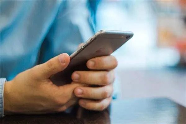 尾号5个8手机号拍出225万，为何很多人钟爱手机连号？
