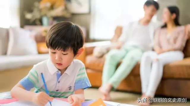 如何看待扬州一11岁女孩坠楼身亡,目击者称「作业没做完,和父母发生争执」?