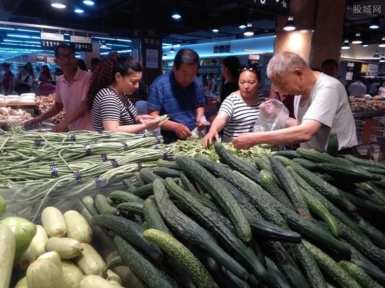 猪肉批发价格每公斤跌破40元 蔬菜也便宜了！