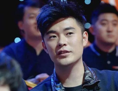 陈赫坐轮椅在重庆寸步难行,他究竟是怎么受伤的?