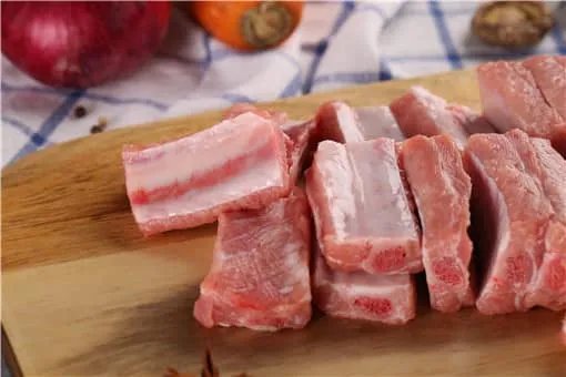 济南大润发发臭隔夜肉洗了再卖!具体是怎么回事?隔夜肉有什么危害