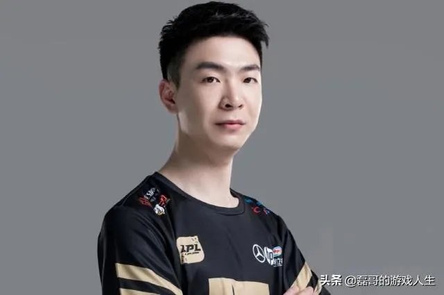 RNG战胜OMG再添战略武器，狼行杰斯意识拉满卖自己救下比赛，有多关键？