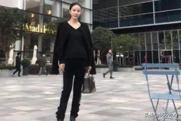 玛莎拉蒂撞宝马案件女司机被判无期，她最多可以减刑到多少年？