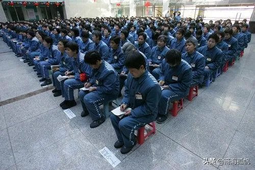 玛莎拉蒂撞宝马案件女司机被判无期，她最多可以减刑到多少年？