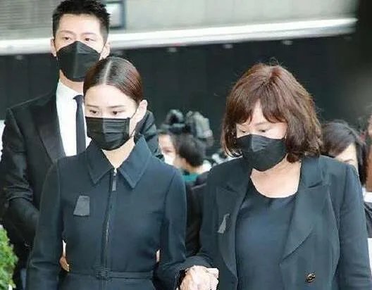 何超莲窦骁疑已同居是怎么回事 何超莲窦骁疑已同居是什么情况