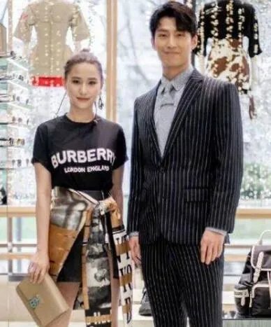 何超莲窦骁疑已同居是怎么回事 何超莲窦骁疑已同居是什么情况