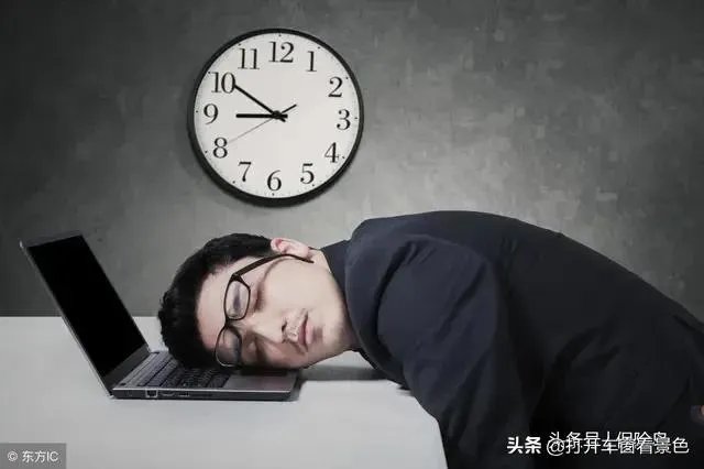 周六周日算正常上班,想休息得请假,这合理吗?