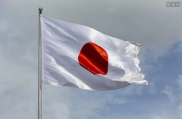 安倍和天皇谁的权力大 他敢不敢废除天皇？