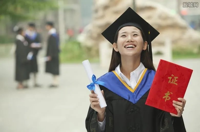2022沪上毕业季 大学生现状引关注