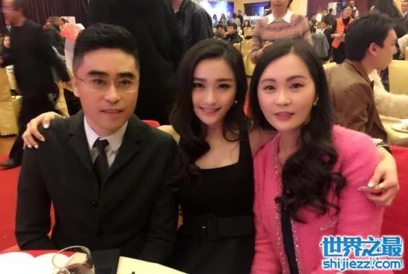 中国好声音陈冰妈妈抢镜,年轻得太逆天(疑似姐妹花)