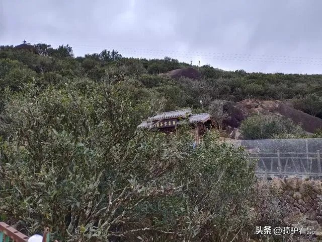 五一机票价格比去年跌三成,疫情当下我们还能出去旅游吗?