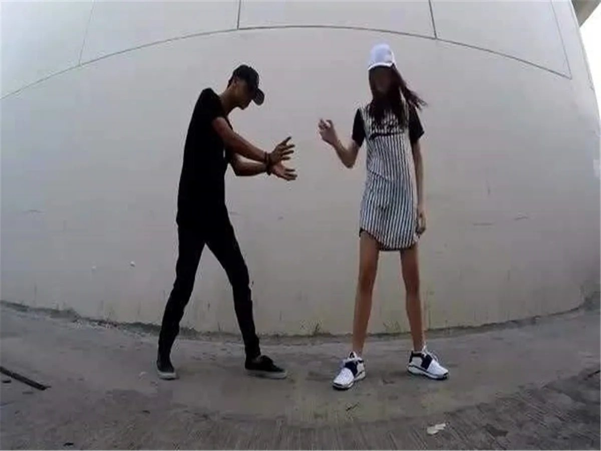 曹俊和蓝盈盈分手,男方跟不上女方的节奏,女强男弱的爱情是注定没有结果吗?