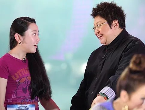 著名歌星韩红女儿是谁? 中国梦之声收养女儿
