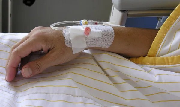 男神吴彦祖上热搜，盲肠破裂险致死