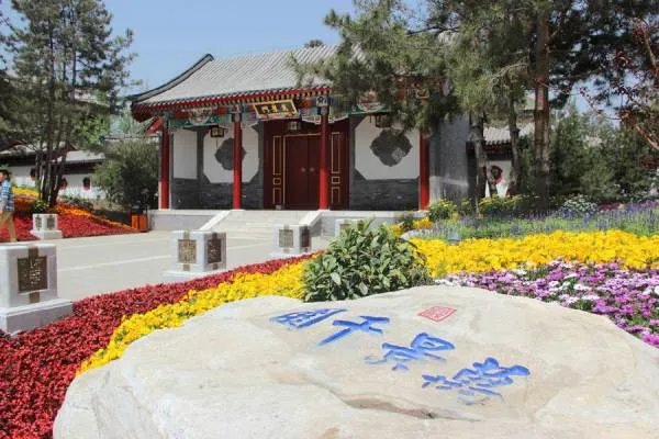 我想知道一些关于北京丰台园博会的情况,如具体地址 ,内容,和周边交通等,谢啦
