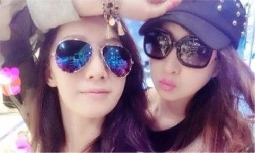 李念的妹妹叫什么名字? 双胞胎妹妹首次被公开