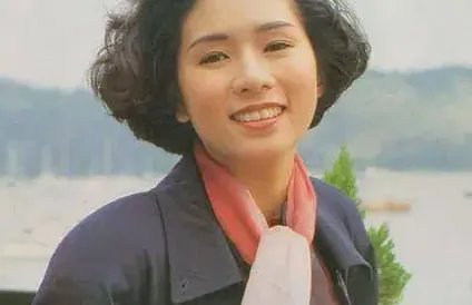 罗慧娟病逝10年被晒旧照,周星驰一生难忘的女人,她为什么这么令人难忘?