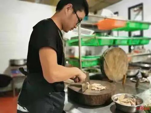 母亲和哥哥相继去世,高考前一天父亲去世,四川这位男孩今后将如何生活?