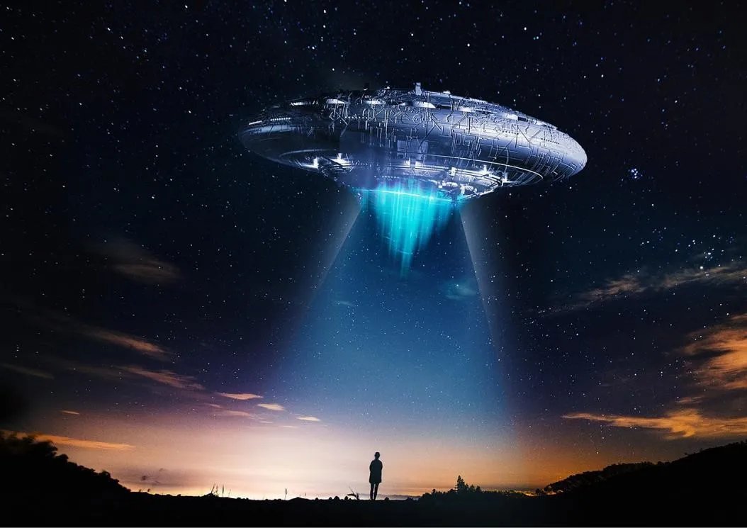 夏威夷上空发现蓝色“UFO”,很多人看到(圆盘飞碟)