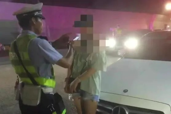 女子酒驾被查假装自己是代驾是怎么回事?