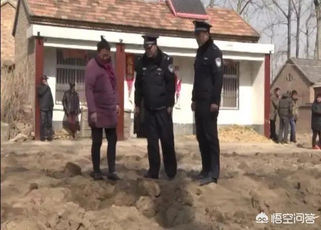 如何看待江苏宿迁女子不识字不会存款,将5000元钱埋土里,却被邻居挖走?
