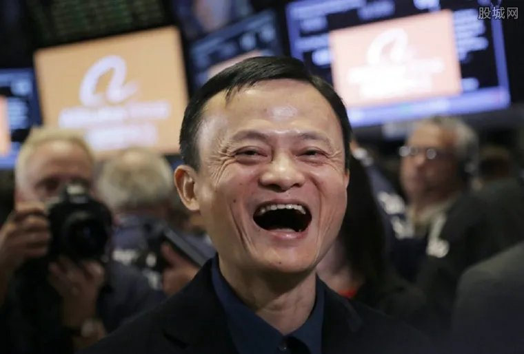 马云吐苦水:我真的不容易 去年飞了八百多小时