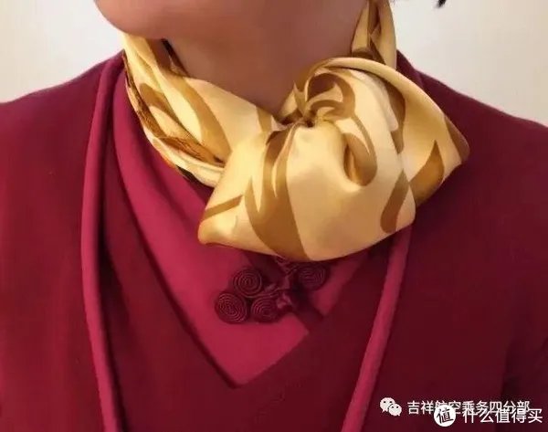 技多不压身!小丝巾的5种经典系法!是时候为女友学起来了!建议收藏!